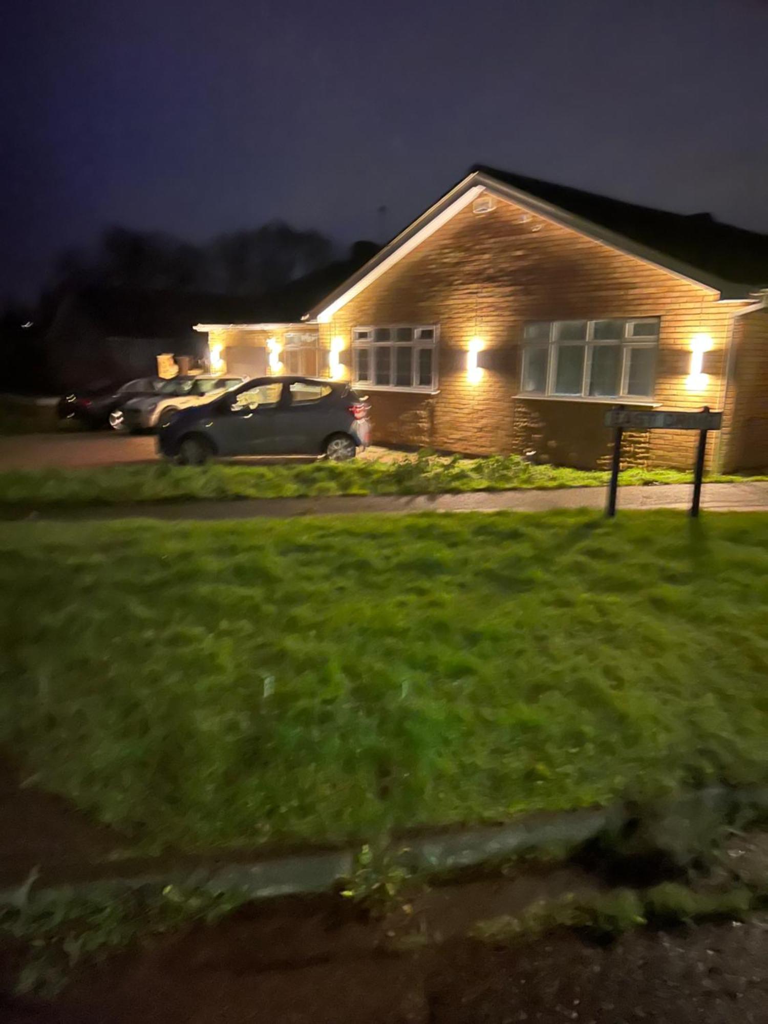 Twin Room At The Bungalow With Shared Shower Room Kettering Exterior foto