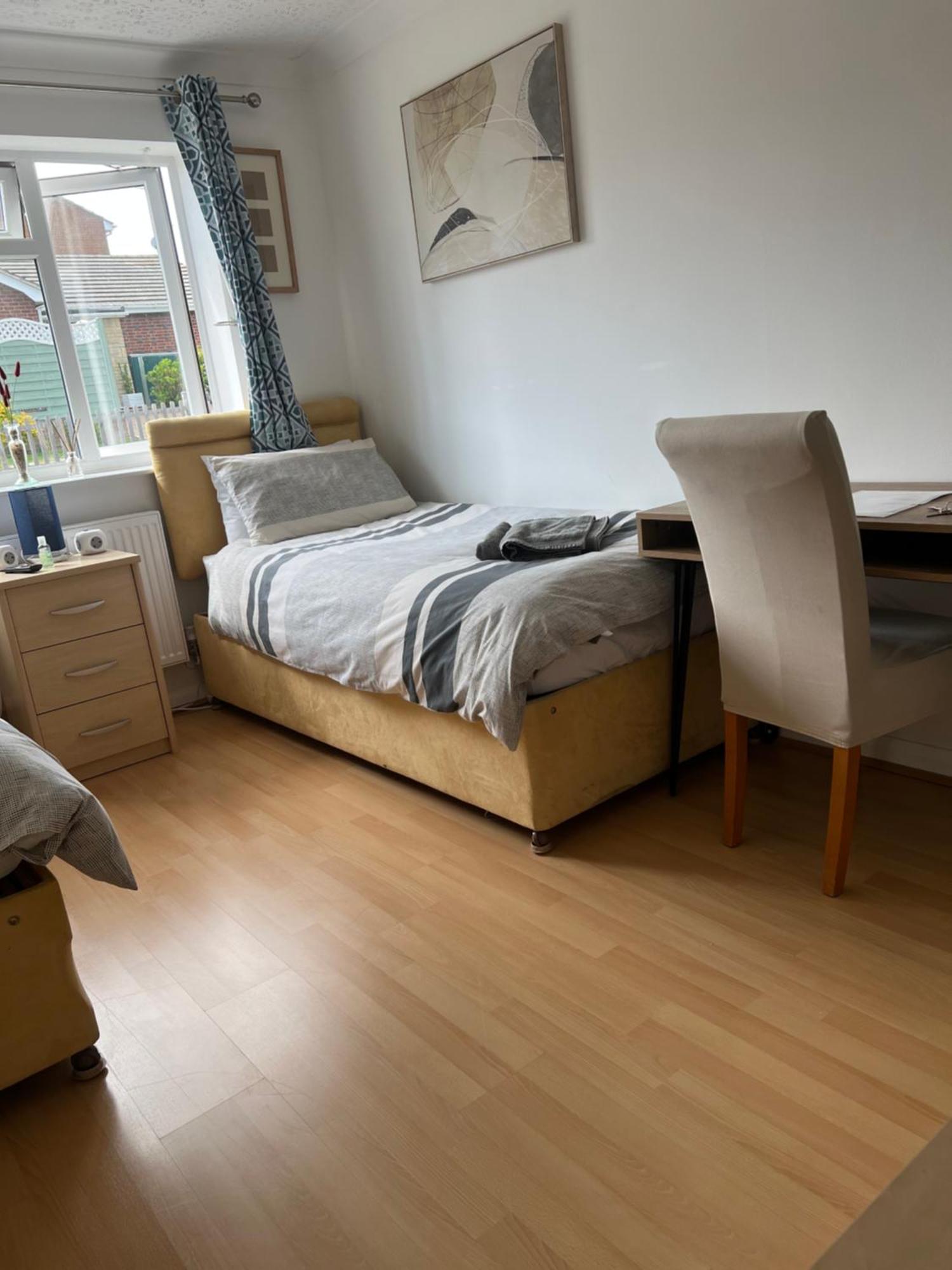 Twin Room At The Bungalow With Shared Shower Room Kettering Exterior foto